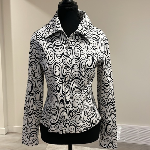 Jolibel black and white abstract zip up jacket or top . - Picture 3 of 8